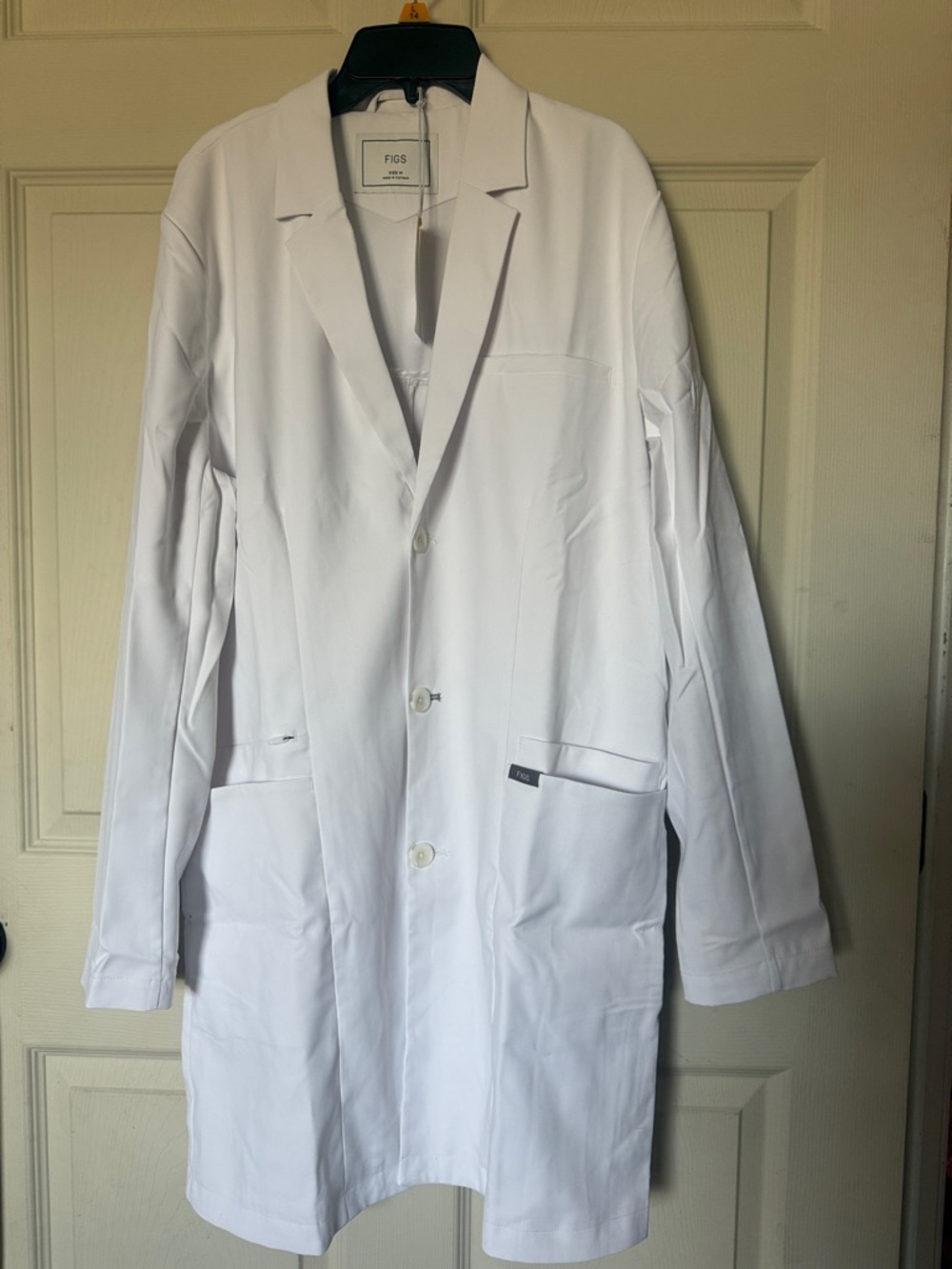 Figs Harlem White Professional Lab Coat size medium. NEW with tags